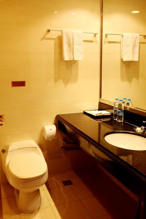 Tianhong Hotel Heze Ruang foto